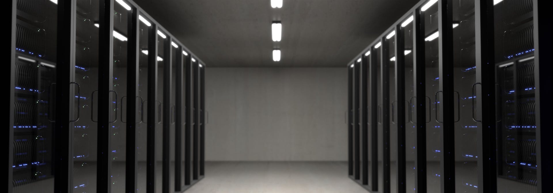 现代商务建筑群与专业办公环境，体现咨询机构的稳定形象与服务能力